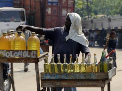 Bénin : hausse du prix de l’essence de contrebande, ruée vers les stations-service