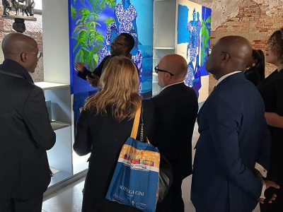 A la Biennale de Venise en Italie, le Bénin rayonne par son Art contemporain. Le pavillon du pays attire une foule de visiteurs depuis son ouverture le 19 avril 2024.